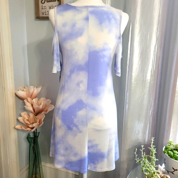 4/$20🆕️Cold Shoulder Dress - Picture 3 of 4